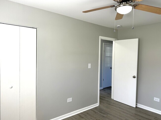 Building Photo - 9709 W Lorraine Dr