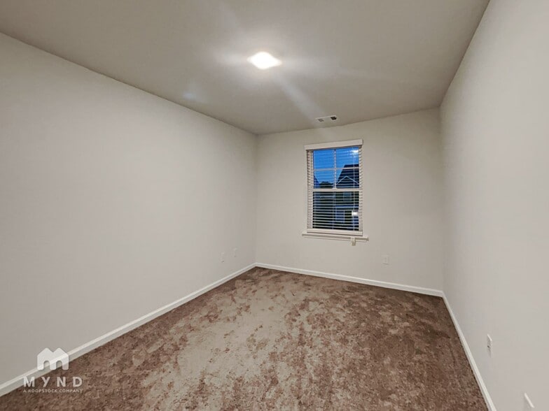 Building Photo - 15 Cardinal Ct