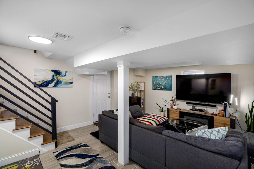 Building Photo - 36 Boyden Ave