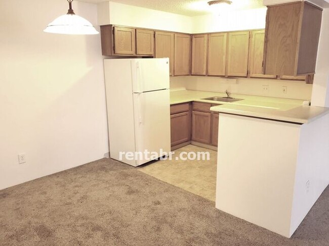Building Photo - Spacious Snowbird Condo in Lakewood for Re...