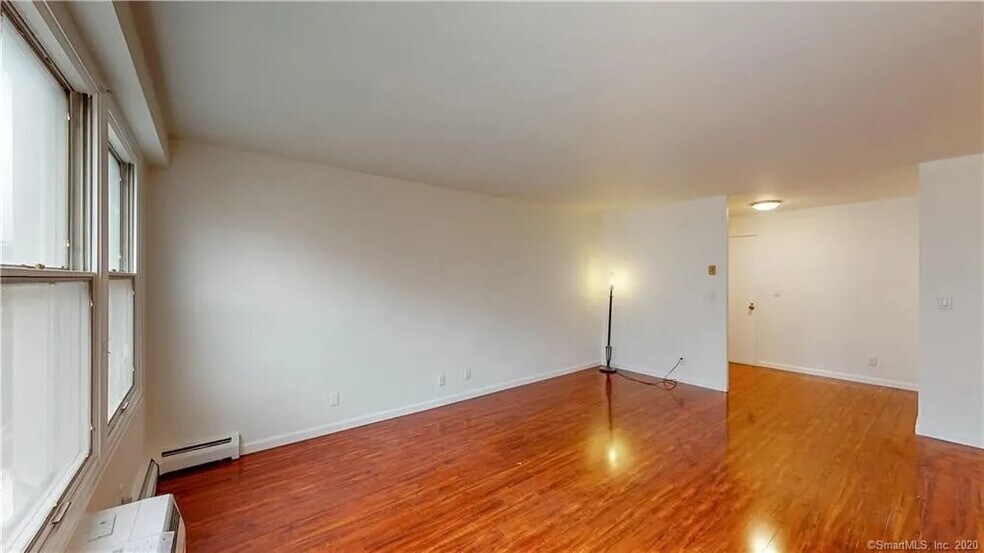 Building Photo - 30 Glenbrook Rd