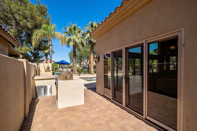 Building Photo - 4725 N Brookview Terrace