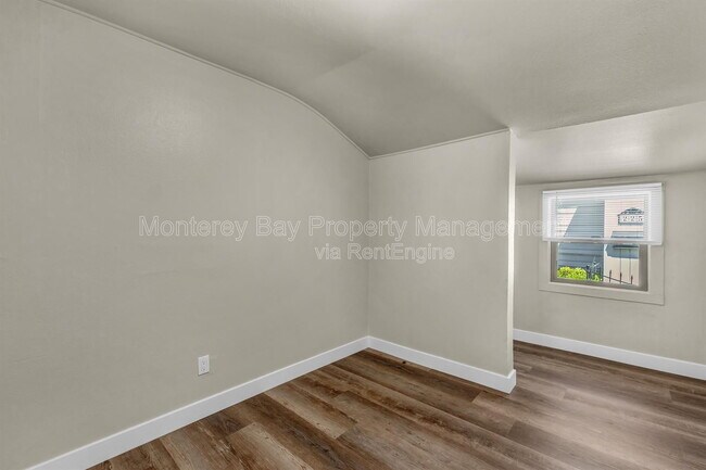 Building Photo - 227 18th St