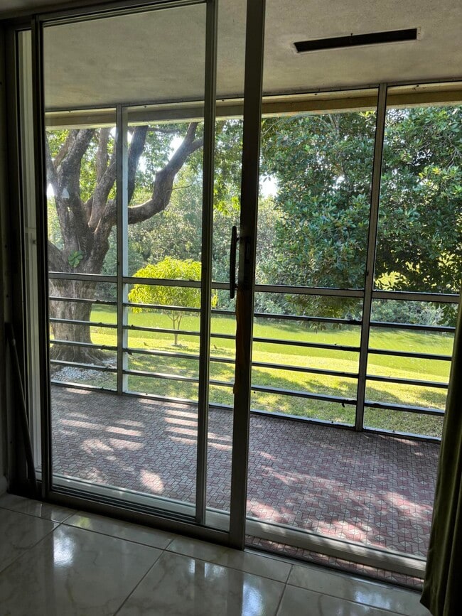 Building Photo - 87 Windsor D