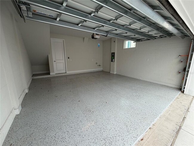 Building Photo - 6605 N Nebraska Ave