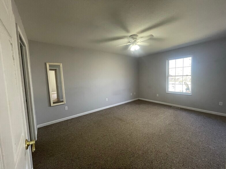 Building Photo - 1010 Orchard Dr