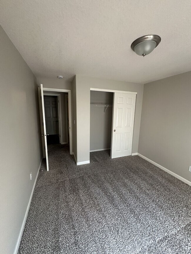 Building Photo - Beautiful single story on large lot in lov...