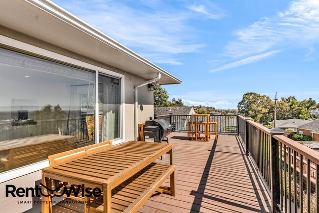 Building Photo - 16093 Selborne Dr