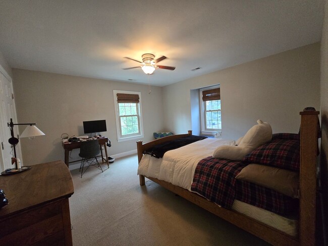 Building Photo - 409 N Fulton St