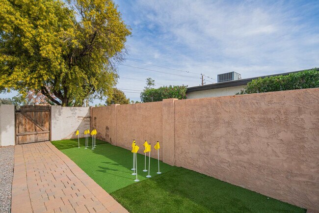 Building Photo - 6411 E Thunderbird Rd