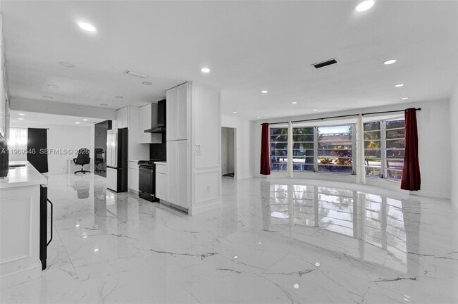 Building Photo - 860 NW 207th St