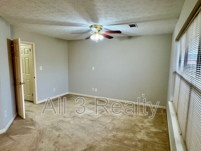 Building Photo - 6008 Woodrun Ct