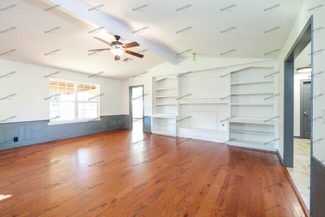 Building Photo - 1300 Kelly Park Rd