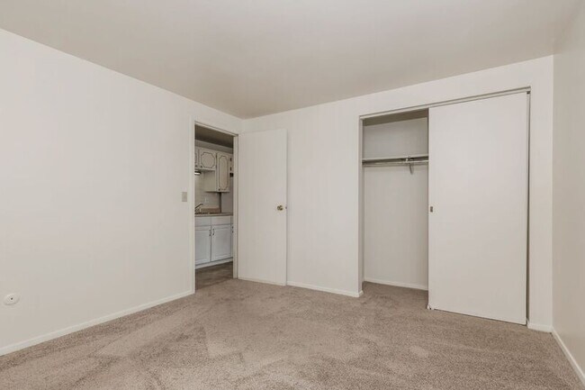Building Photo - 3611-3625 Charlotte Dr
