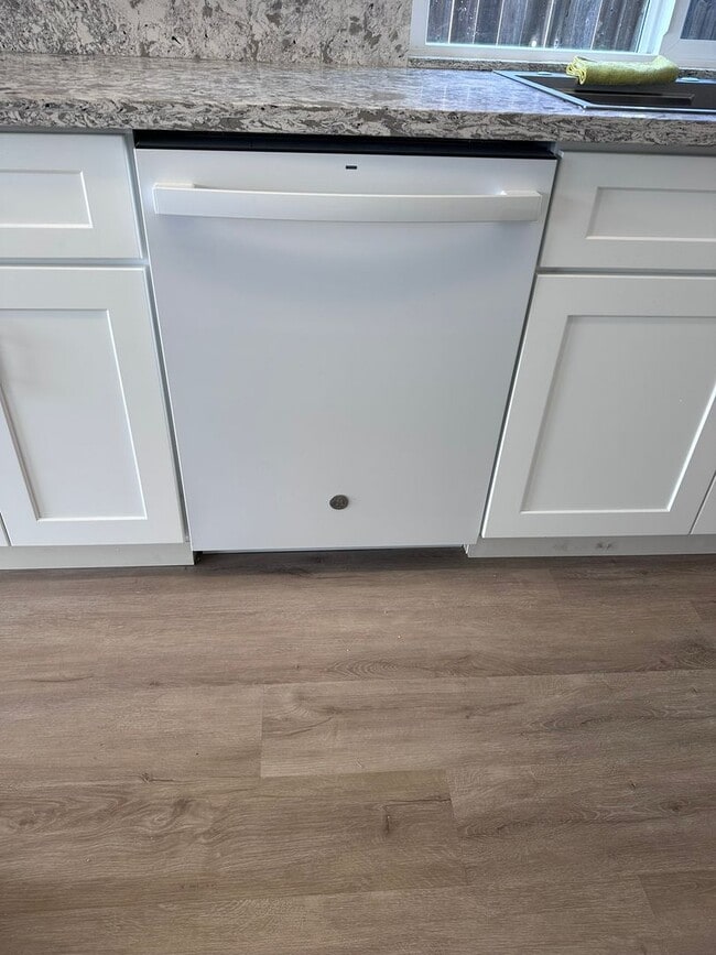 Building Photo - Excellent Florin Area 3bd/2bath home updat...