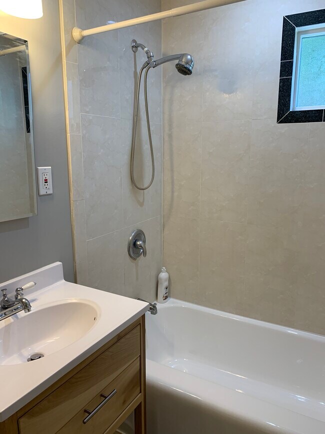 Bathroom - 1483 1/2 Allison Ave