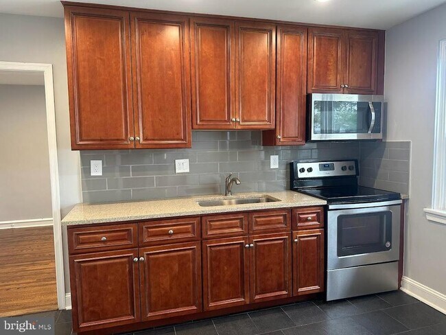 Building Photo - 39 S Easton Rd