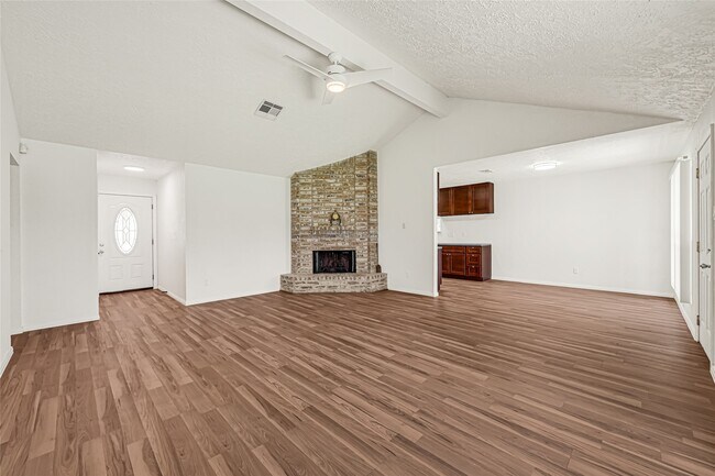 Building Photo - 13327 N Thorntree Dr