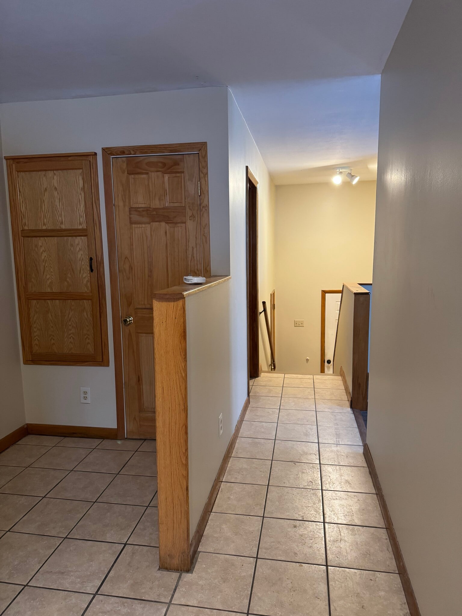 Building Photo - 285 1/4 Walnut St