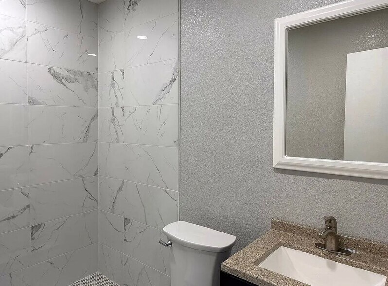 Building Photo - 211 Wanda Dr