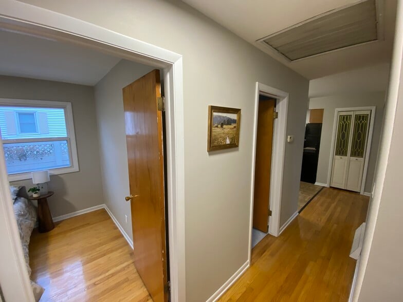 Building Photo - 1710 Greenview Ave