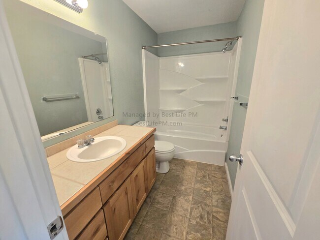 Building Photo - 17923 SW Niks Dr