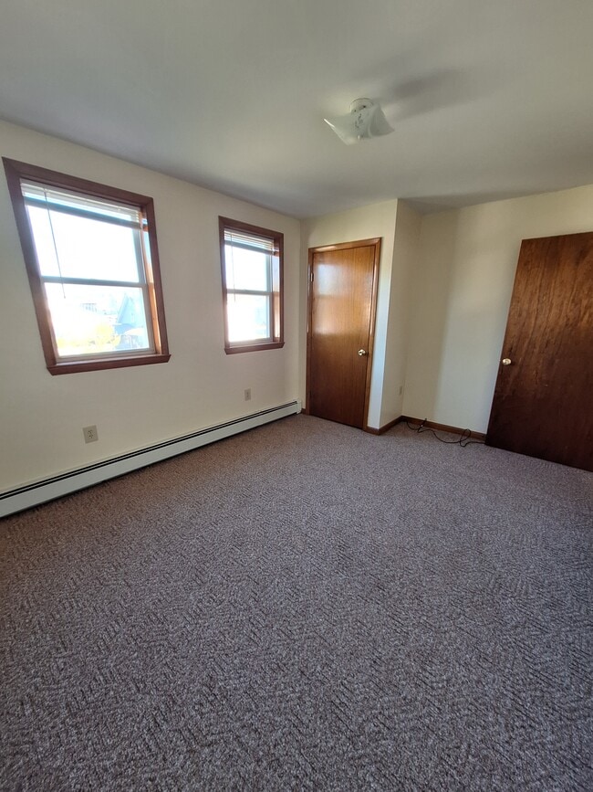 Building Photo - 145 Honeymoon St