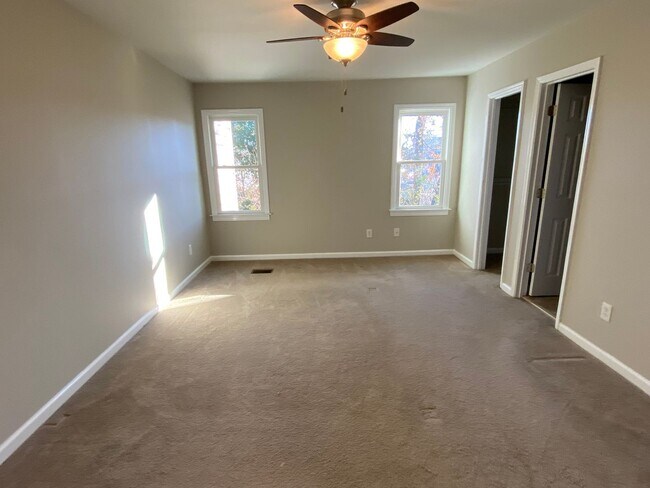 Building Photo - 2 Bedroom 2.5 Bath Townhome in Great Marietta Location w/ a Unfinished Basement