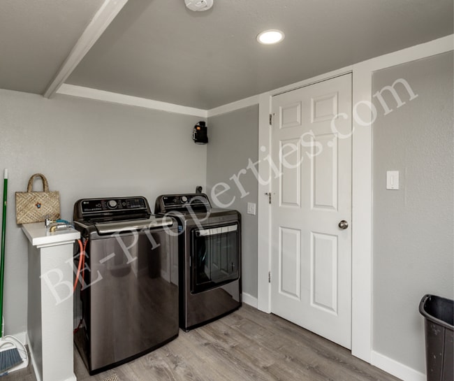 Building Photo - Renovated Tacoma Home