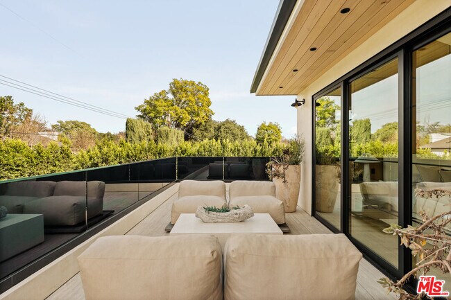 Building Photo - 11937 Addison St