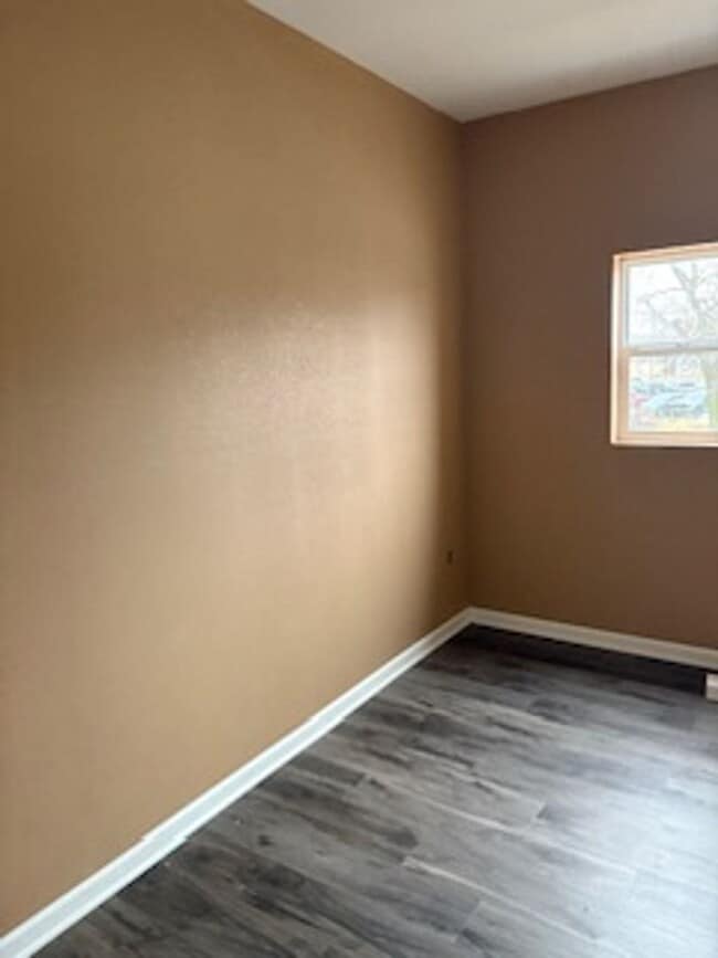 Building Photo - 303 Franklin St