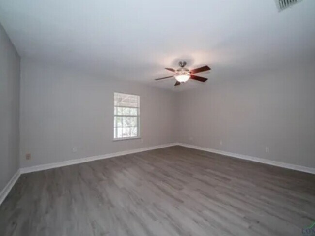Building Photo - 3 Bedroom Single Family Home in Jefferson