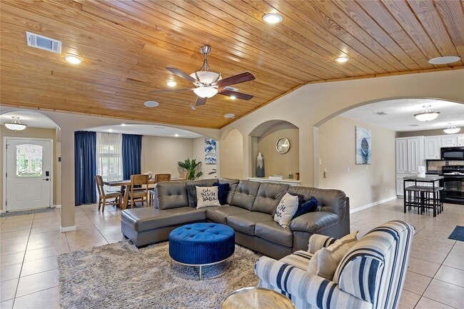 Building Photo - 1405 Delabrook Ct