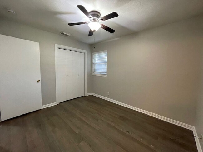 Building Photo - 1329 Harrison Ln