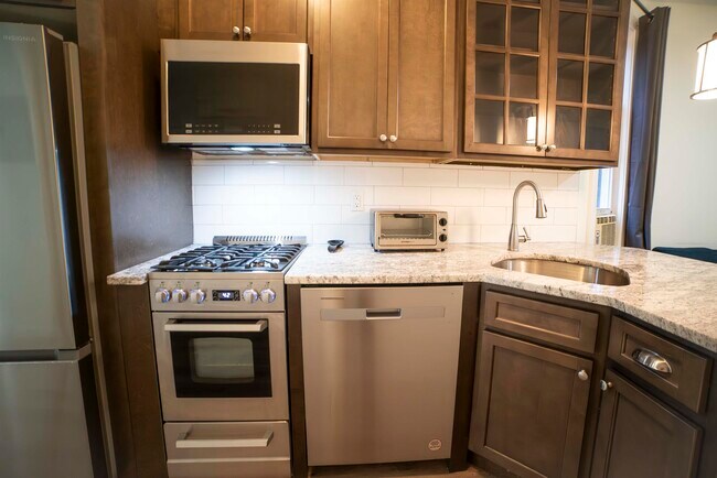 Building Photo - 204 48th St