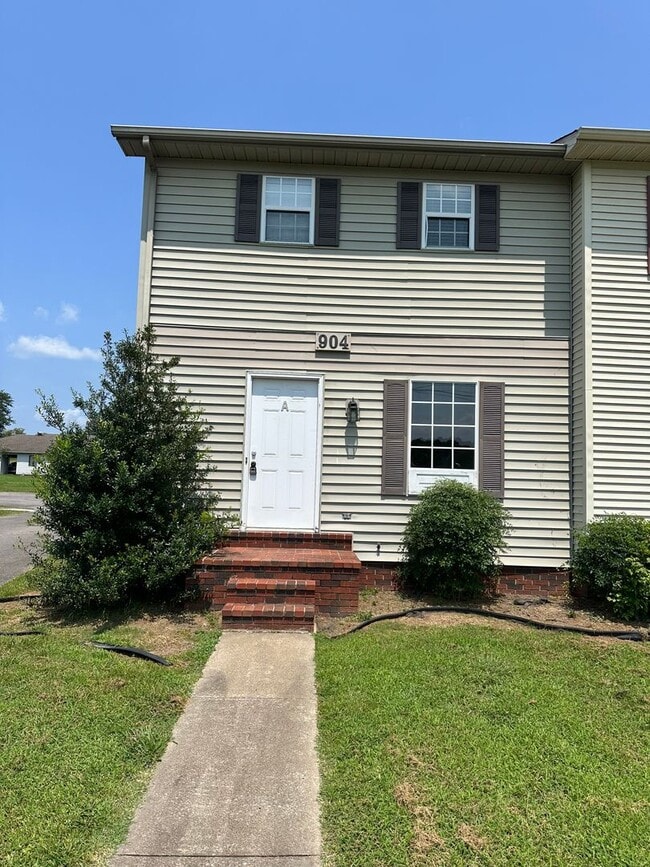 Building Photo - 904 Southwood Dr