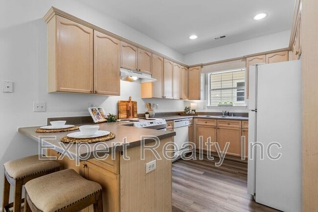 Building Photo - 9305 Brook Forest Cir