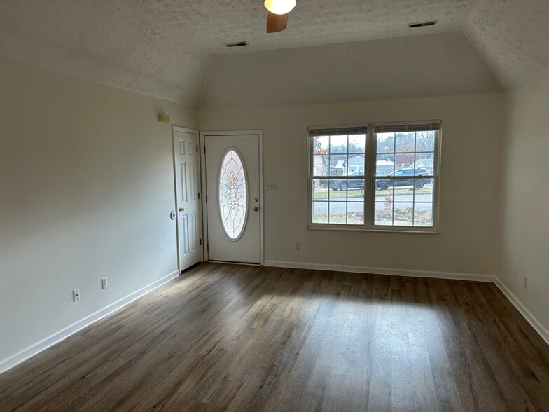 Building Photo - 7643 Cotton Patch Rd