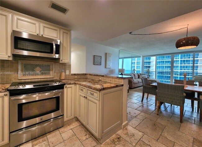 Building Photo - 3505 S Ocean Dr