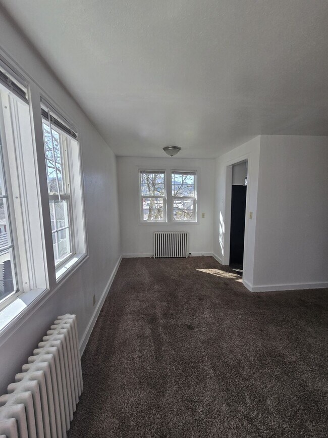 Building Photo - 447 NE Winchester St