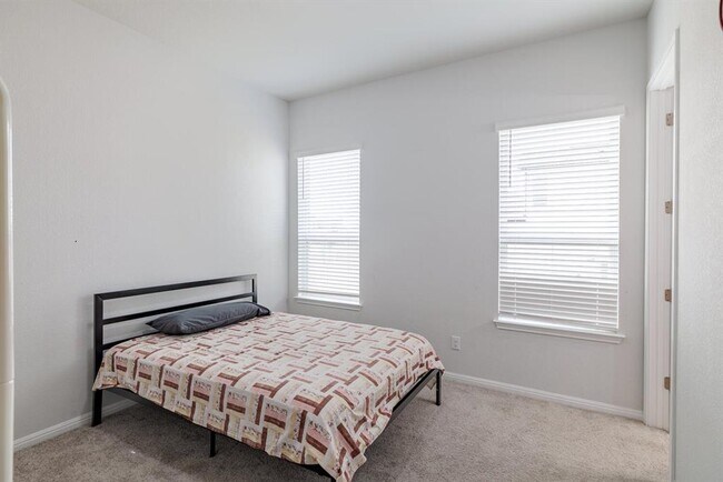 Building Photo - 1913 Equine Rd