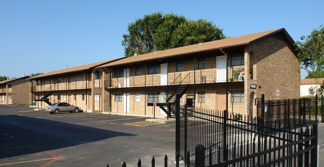 Building Photo - 1302 Harris Ave