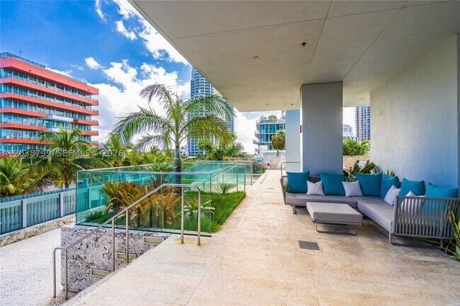 Building Photo - 120 Ocean 700