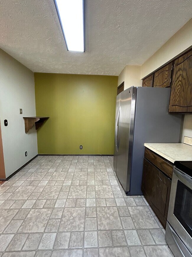 Building Photo - Spacious 3-Bedroom, 1-Bath Home with Garage & Basement in La Vista