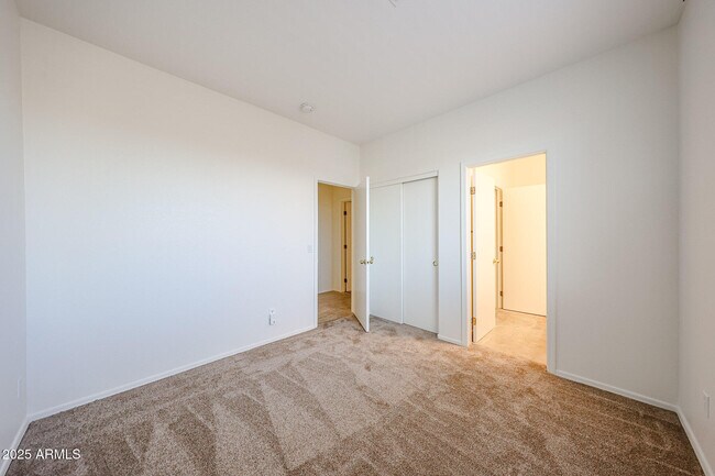 Building Photo - 4112 E Barwick Dr