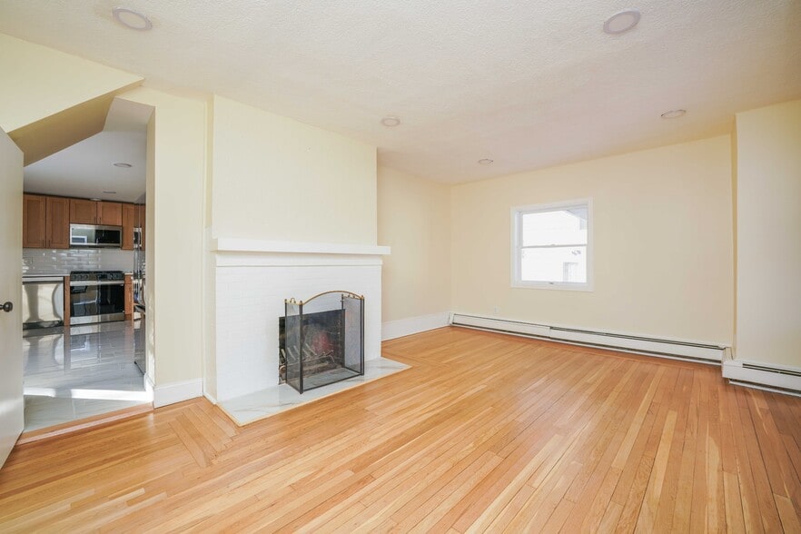 Living room with Fireplace - 69 Ross Ave