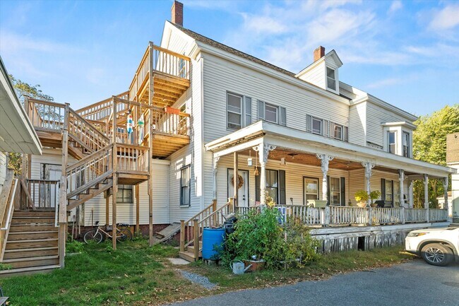 Building Photo - 138 Bartlett St
