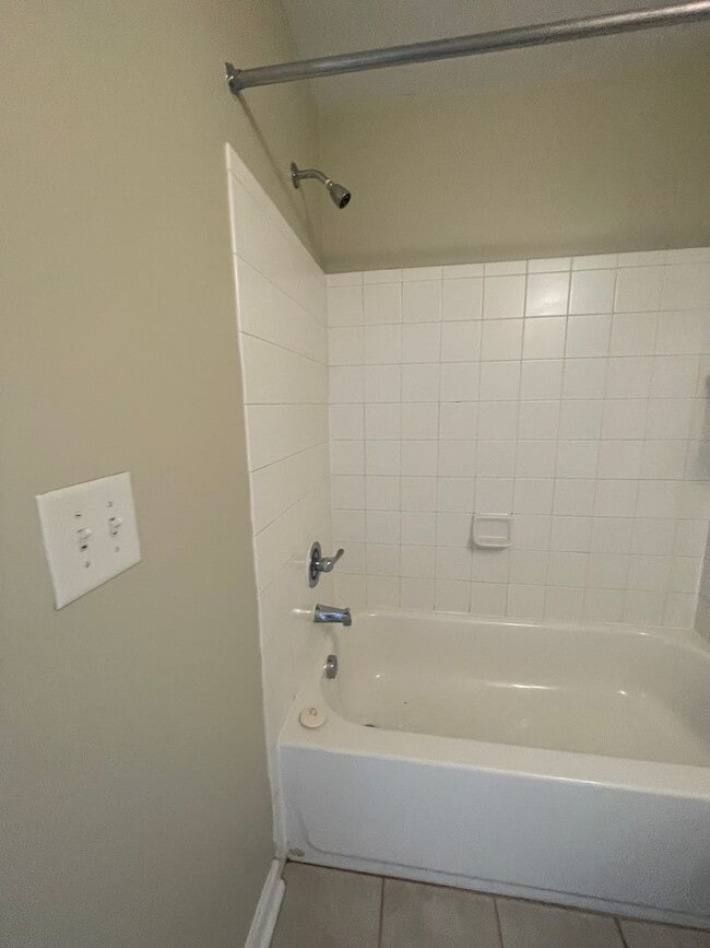 Building Photo - 18-1825 Whittaker