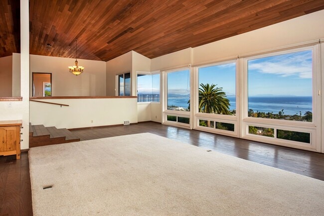 Building Photo - 4,000 SQ. FT. MESA HOME WITH OCEAN & HARBO...