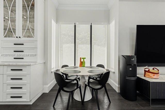 Building Photo - 2627 Castilla Isle